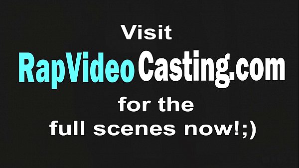 L'aspirante ballerina dal culo nero mostra le sue belle labbra della figa davanti al rapper2