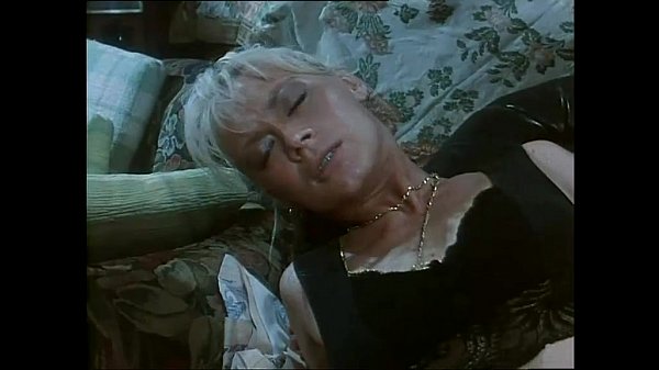 Porno vintage italiano: Moana Pozzi è la dea del sesso!