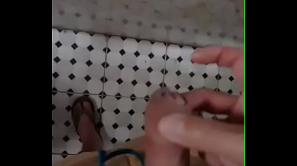 Hetero-Typ masturbiert