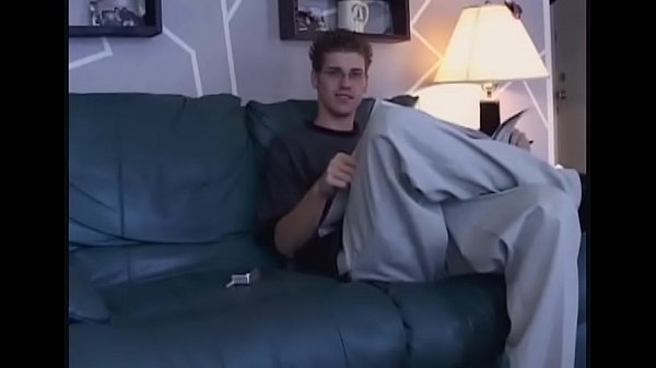 Una sensuale adolescente non professionista non può vivere senza cavalcare un cazzo in modalità piccante