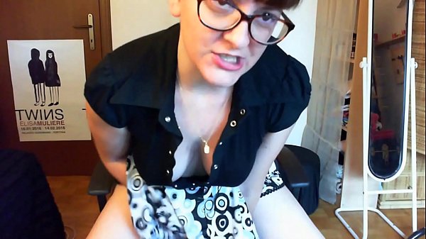 Il tuo capo al lavoro impreca e ti umilia pesantemente perché sei solo un cornuto sottomesso da tua moglie