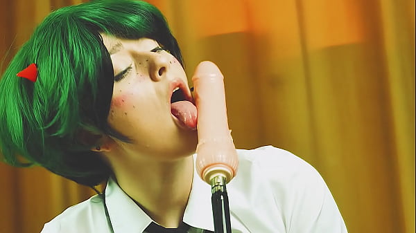 Heißes Teenie-Mädchen hat Spaß beim Abspritzen