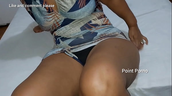 Minha madrasta me chamou no quarto dela pra conversar mas ela queria era dar os buracos que o marido dela n&atilde_o come