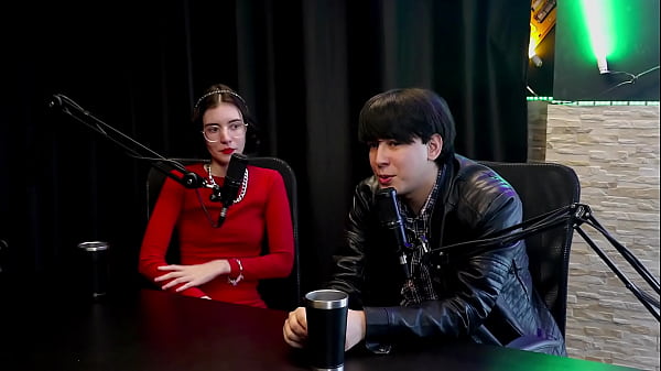 Era un CLT incasinato, ha ricevuto un invito a unirsi al porno, sua madre gli ha dato dei consigli, ha fatto sesso con una ragazza che gemeva forte e per poco non è stato arrestato - Yastrixx &amp_ Dixon (GUARDA SU: SHEER/RED)