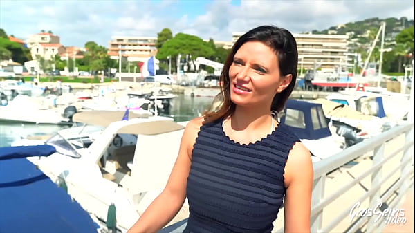 Jade, belle milf à gros seins, a envie d'une baise torride