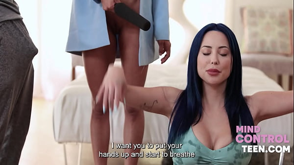 Freeuse News Reporter probiert Yoga mit Lehrern aus – Caitlin Bell, Eve Marlowe