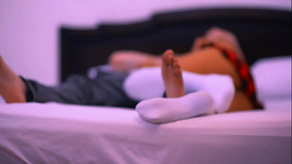 Adolescente sexy y caliente se divierte - latina