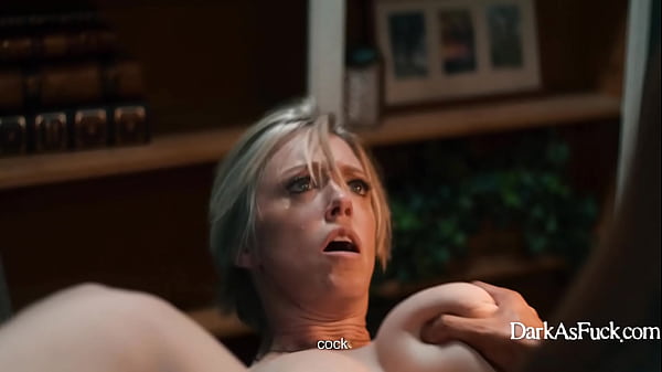 Nerd stellt ein Gerät her, damit jeder in einer Simulation die Schlampe eines CEOs ficken kann | DarkAsFuck