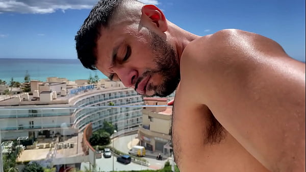 Servizi in camera con Nicholas Bardem e Oskar Ivan [5 minuti gratuiti]