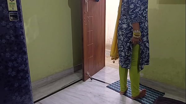 Indian father-in-law fucked his wife because of pain!!