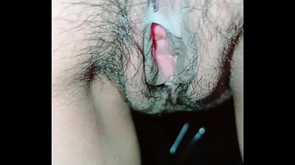 Pre&ntilde_andome den Nachbarn und gibt ihm sinnliche Kniebeugen und exquisite Cumshots im Inneren.