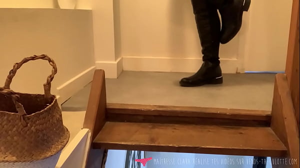 Vends-ta-culotte – Leder-, Stiefel-, Haar- und Fußfetische mit einer französischen Domina – Maitresse Clara