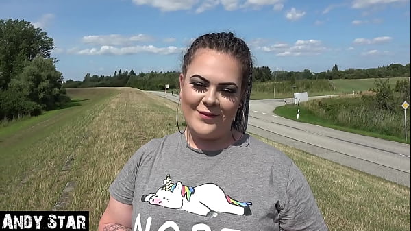 FILLE potelée de Hambourg se fait baiser sur la digue, éjaculation extérieure dans la bouche