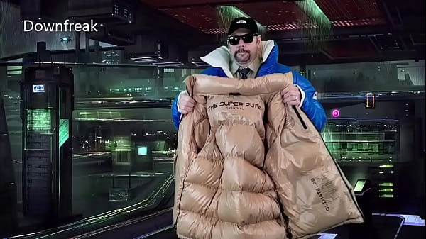 Sogni futuri in nylon. Masturbazione con un super piumino